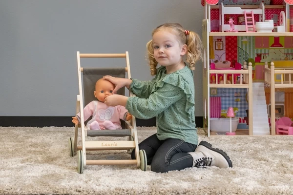 Optioneel: eigen naam op poppenbuggy