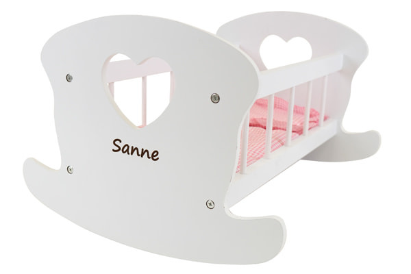 Personaliseer het poppenbedje