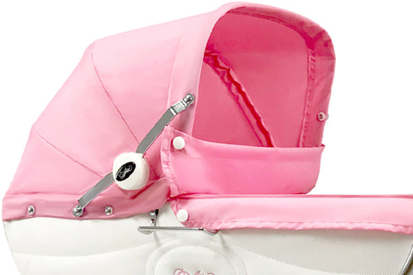 Inklapbare poppenwagen.