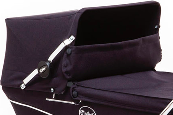 Inklapbare poppenwagen.