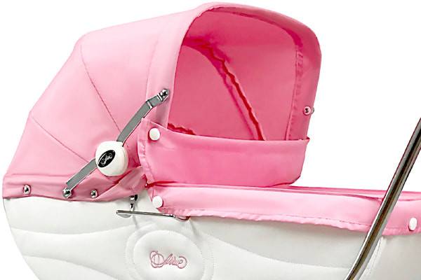 Inklapbare poppenwagen.