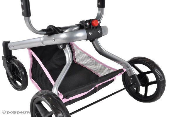 Met boodschappenmandje.