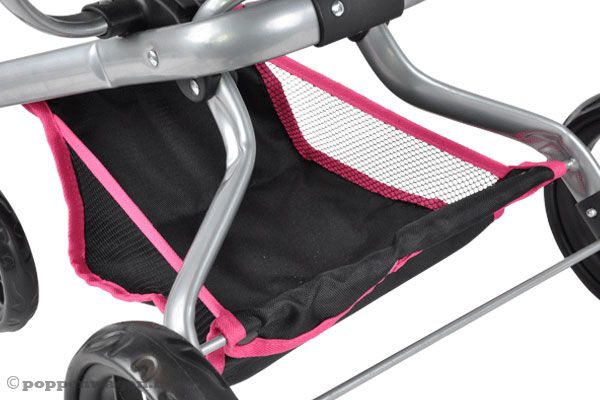 Met boodschappenmandje.