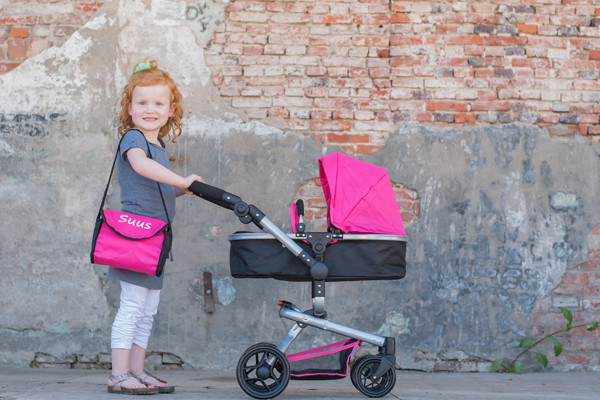 Suus is 4 jaar en 1.10 m lang (met optionele luiertas).