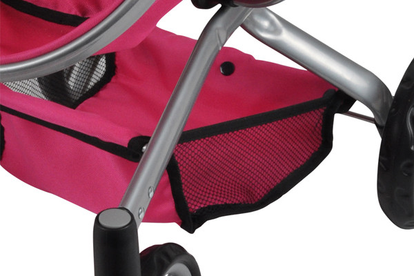 Met boodschappenmandje.