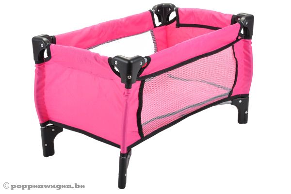 Met inklapbaar poppenbedje.