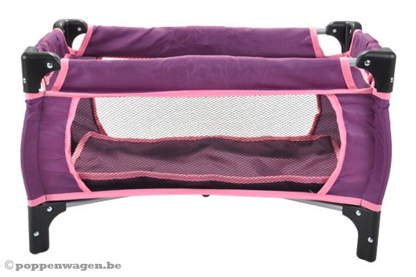 Formaat bedje: 54 x 31,5 x 32 cm.