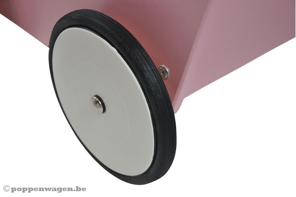Houten wielen met rubberen banden.