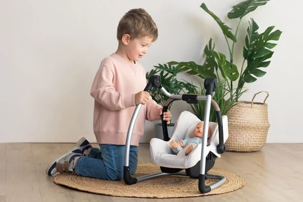 Schommel de pop heen en weer