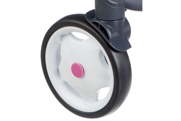 Met rubberen wielen.