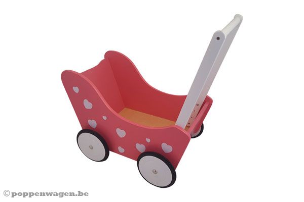 Poppenwagen roze met hartjes.