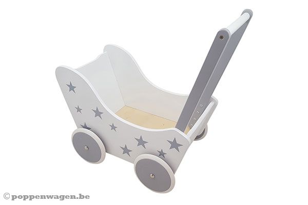 Poppenwagen wit zilver sterretjes.